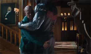 Deadpool 2 - hugging Colossus