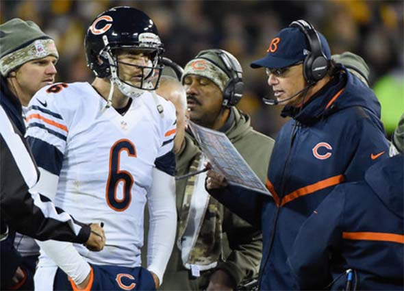 Bears - 14 | Packers - 55 : Jay Cutler converses with Mark Trestman