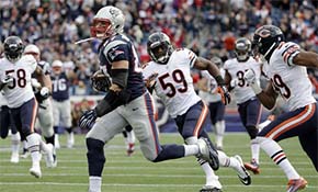 Bears - 23 | Patriots - 51 : Rob Gronkowski scores a TD