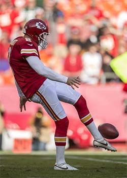 Dustin Colquitt rugby punt