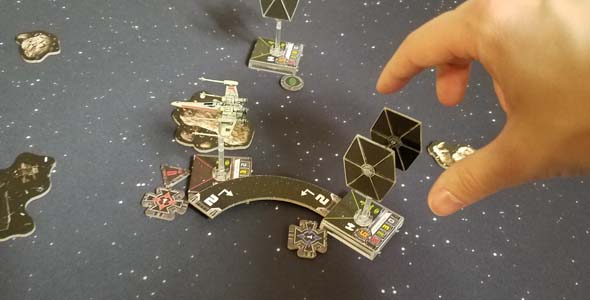 Star Wars X-Wing - maneuvers in tight quarters