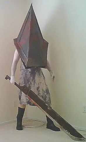 Pyramid Head cosplay