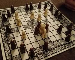 Hnefatafl - surrounding king