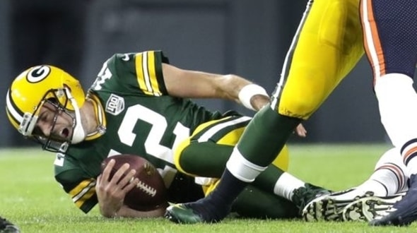 Aaron Rodgers injured knee