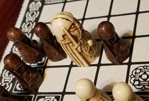 Hnefatafl - capturing king with 2 pieces