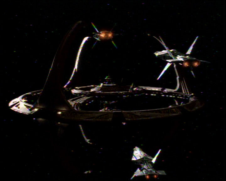 Star Trek DS9 - ships docked at Deep Space 9