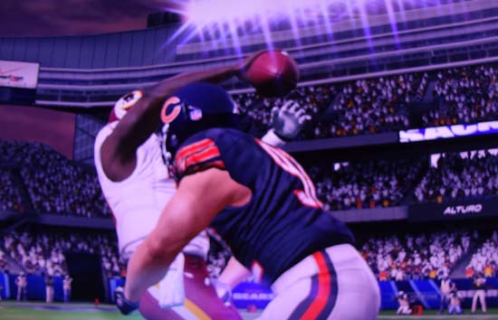 Madden NFL 13 - ball magnet