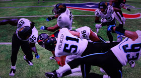 Madden NFL 12 - jumping catch in traffic.